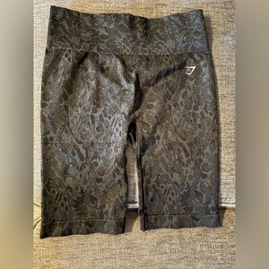 Gymshark Black / Gray Athletic Shorts Size XL
NWOT Womens